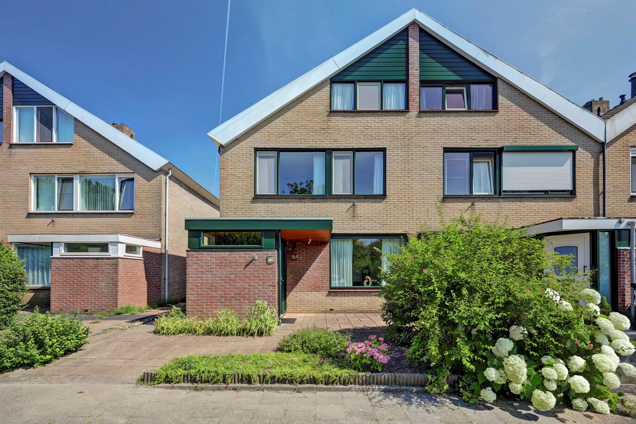 Hoekwoning Meeuwensingel 109 in Rozenburg