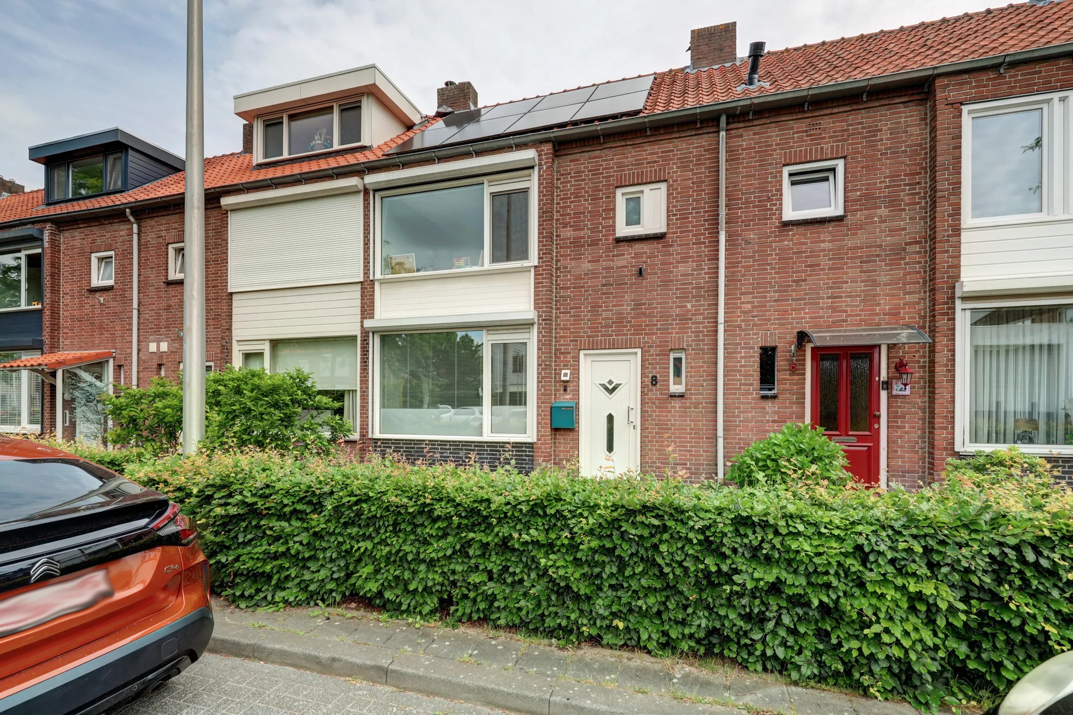 Tussenwoning Schoutstraat 8 in Rijen