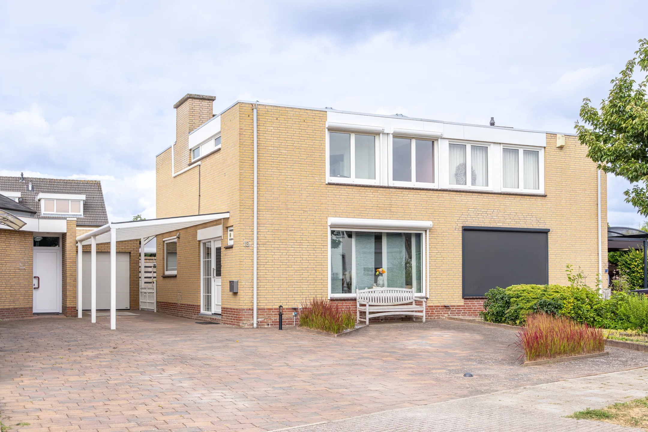 2-onder-1-kapwoning Constantijn Hugostraat 13 in Spaubeek