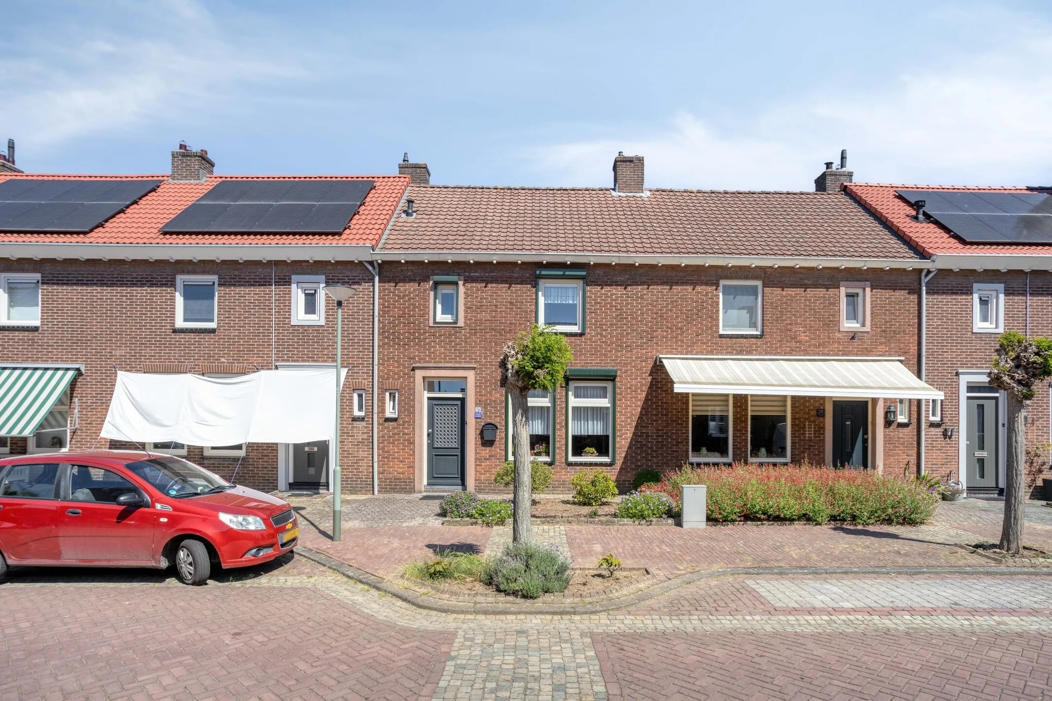 Tussenwoning Raadhuisstraat 26 in Maasbracht