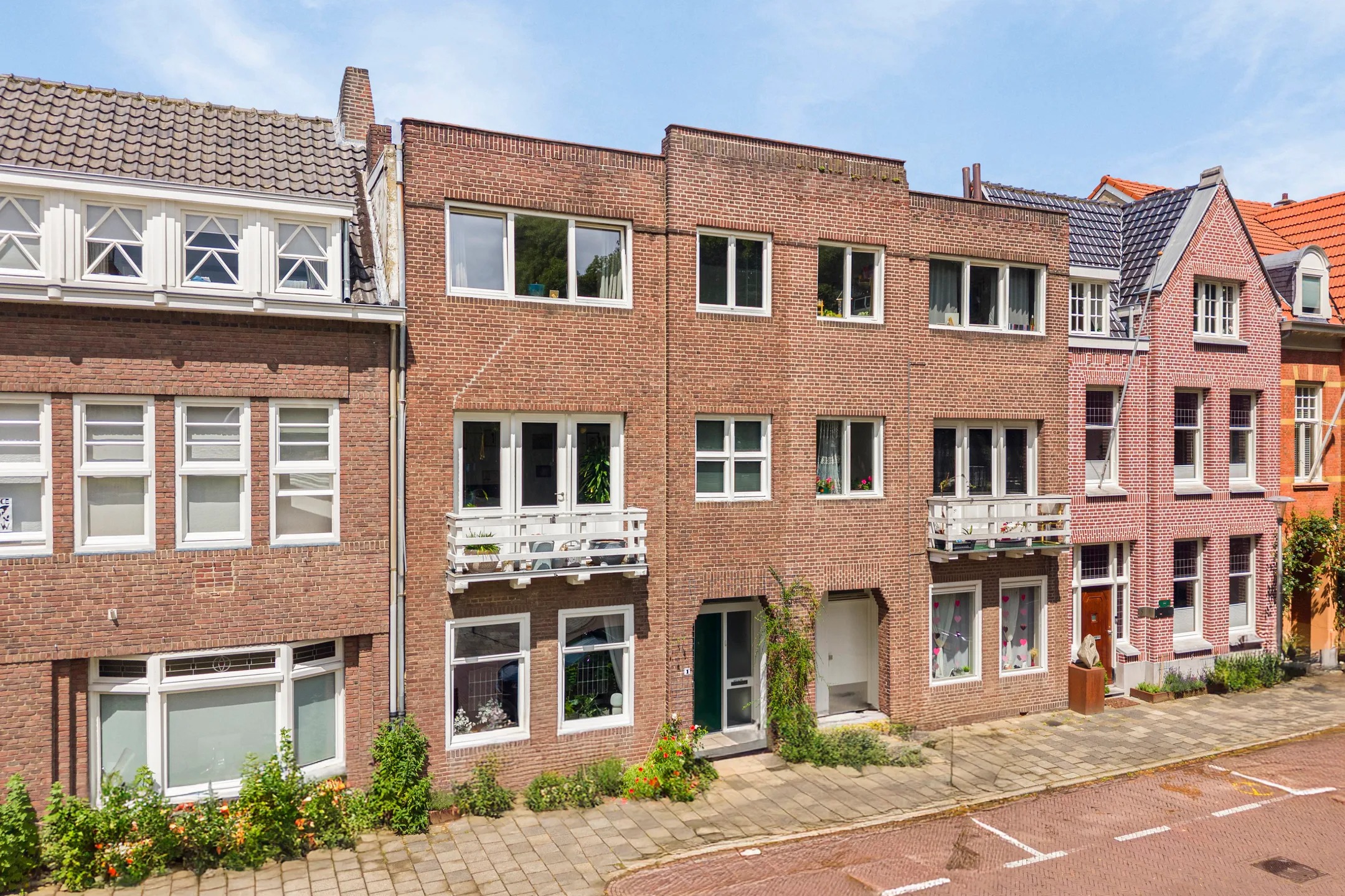 Tussenwoning Burg. de Hesselleplein 1 in Heerlen