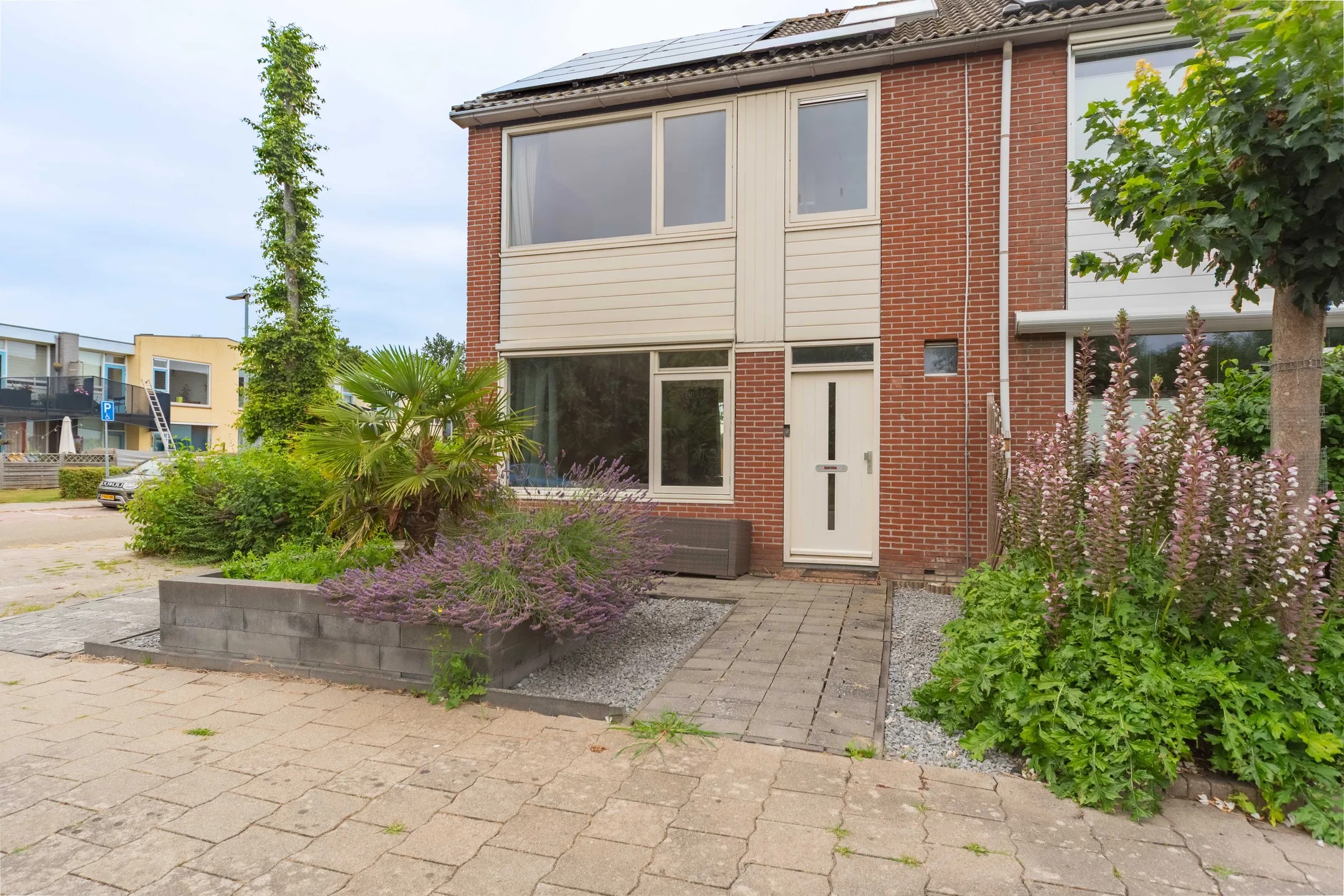 Hoekwoning Artuslaan 1 in Andijk