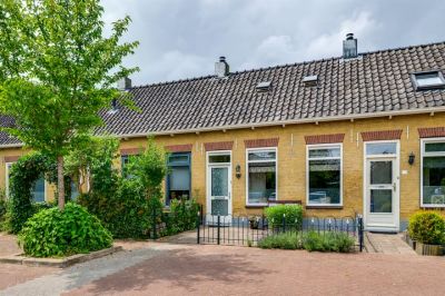 Eengezinswoning, tussenwoning Middenveer 80 in Sliedrecht