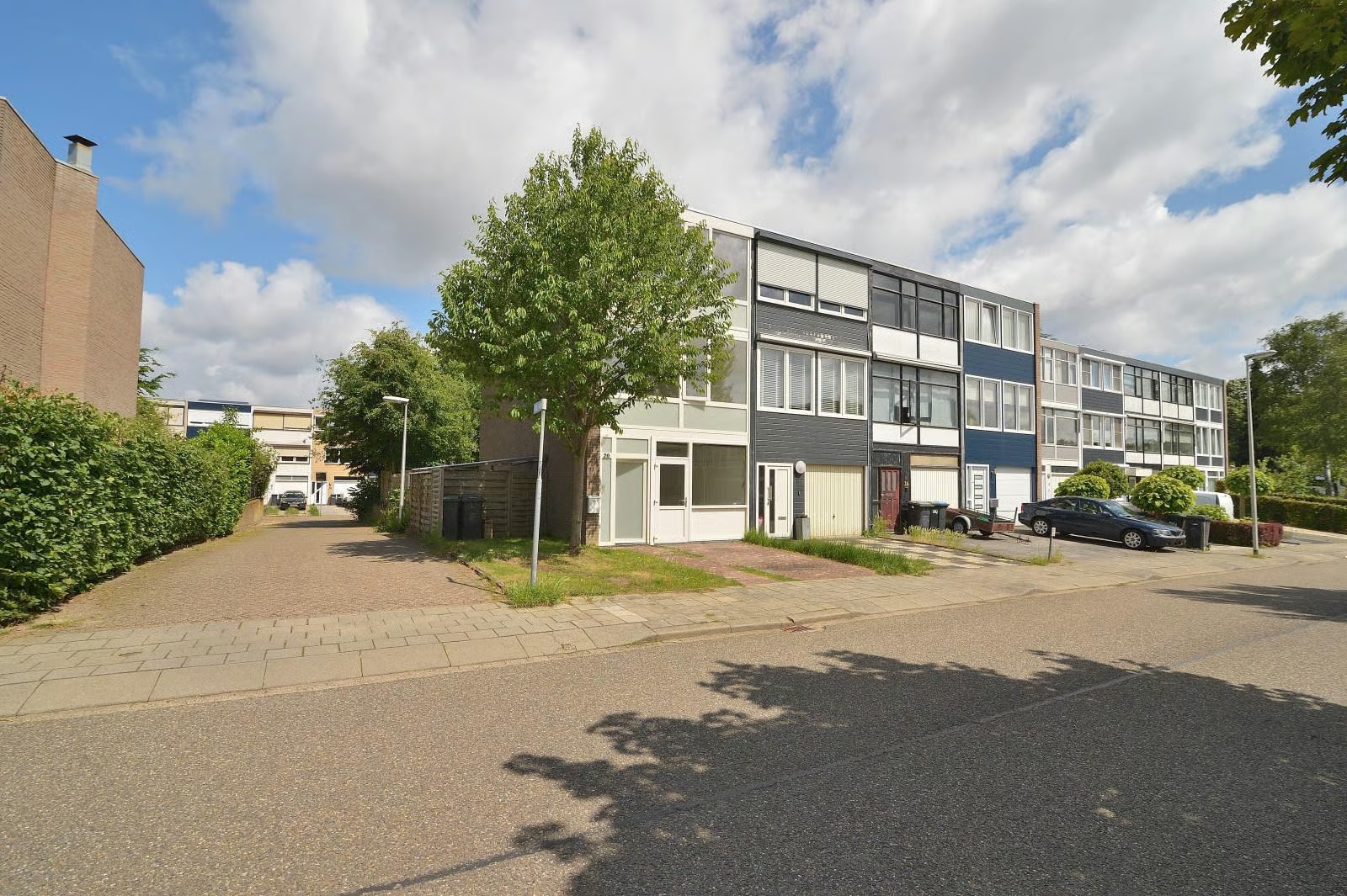 Hoekwoning (drive-in woning) Mergelsweg 20 in Heerlen