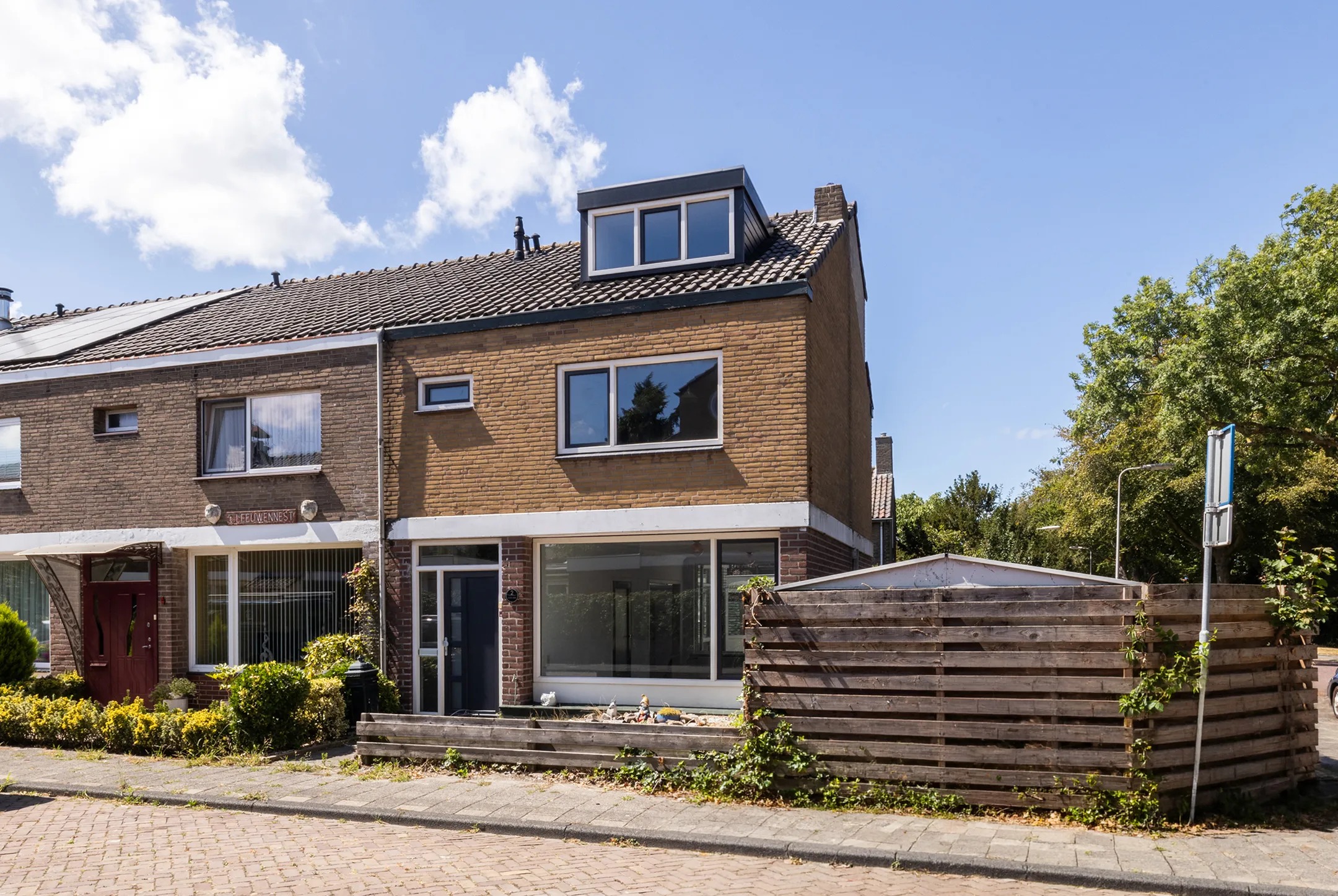 Hoekwoning Muskaatstraat 2 in Naaldwijk