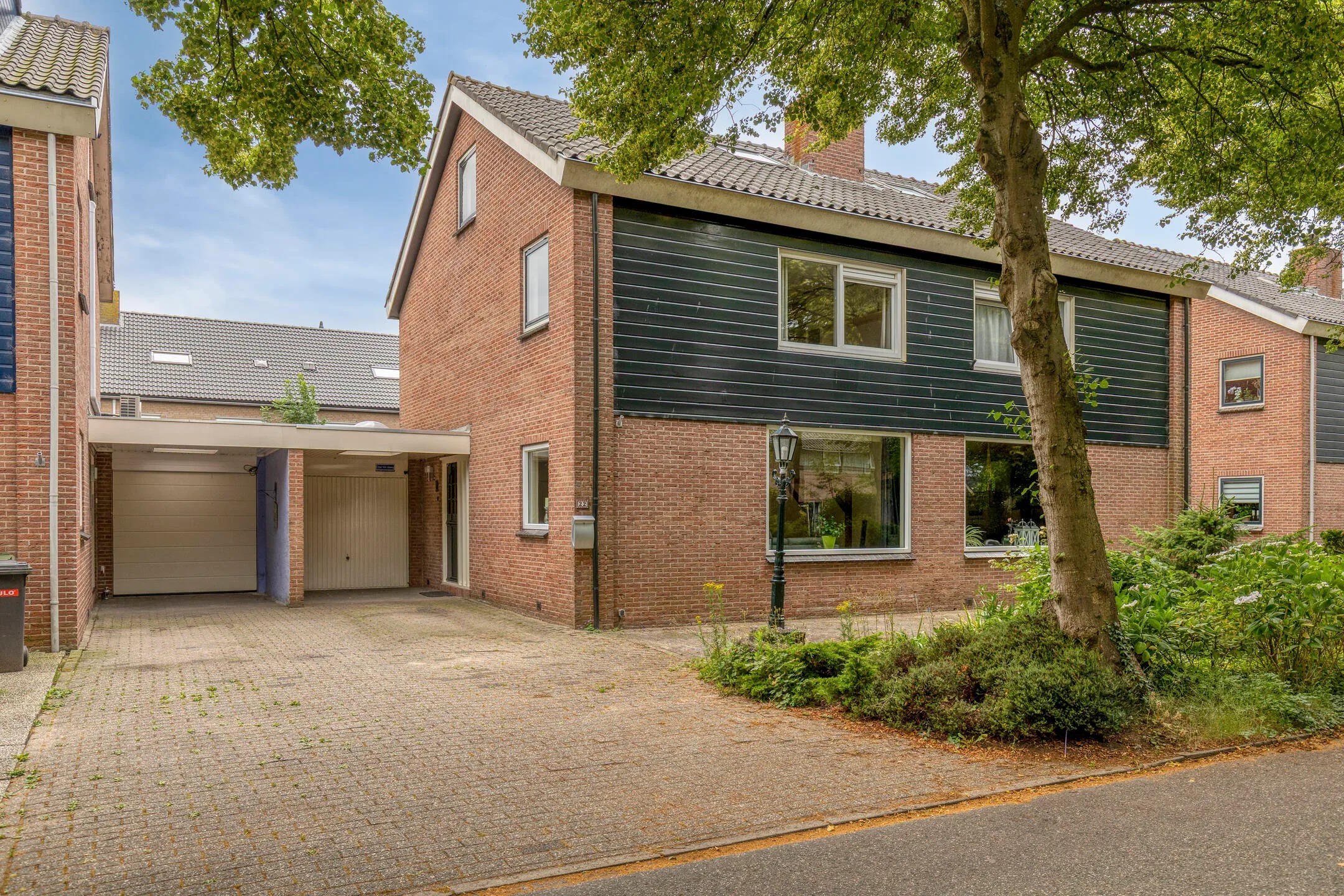 Geschakelde 2-onder-1-kapwoning Joost Ivanghlaan 22 in Bergen (NH)