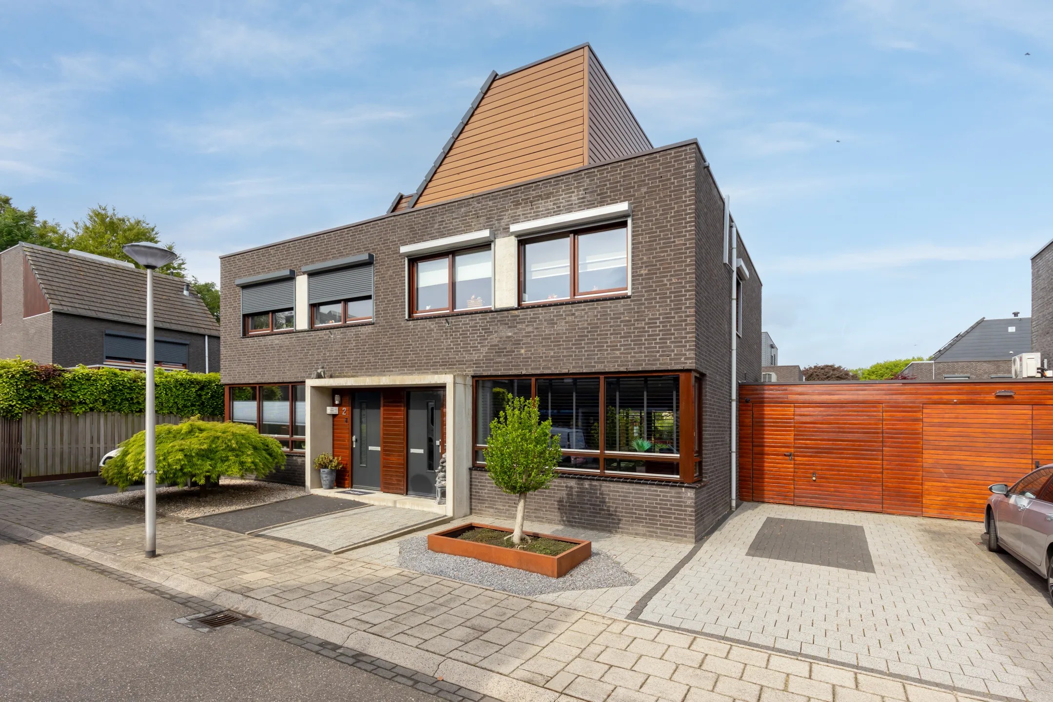 Geschakelde 2-onder-1-kapwoning Anton van Duinkerkenstraat 4 in Sittard