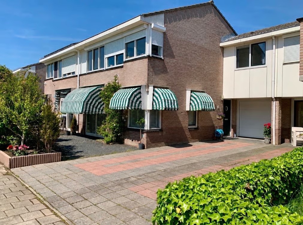 Geschakelde 2-onder-1-kapwoning Roosje Vosplantsoen 12 in Hoofddorp