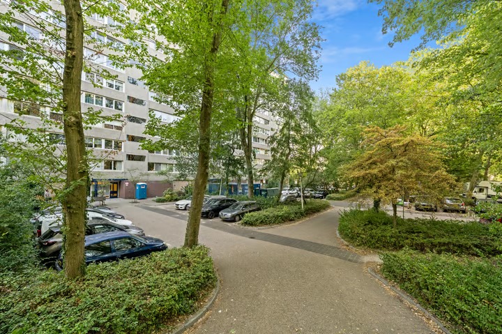 Portiekflat Aart van der Leeuwlaan 142 in Delft