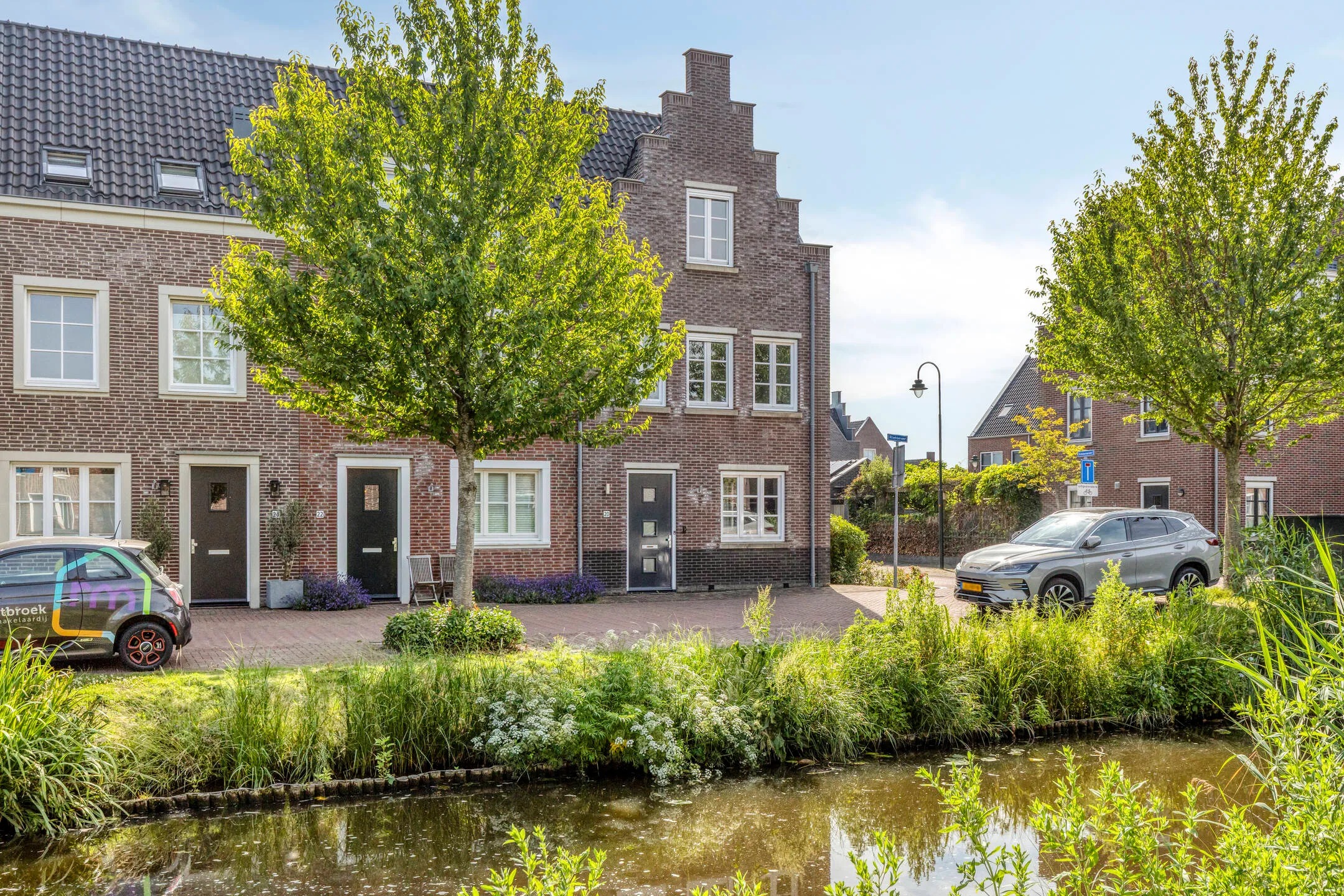 Hoekwoning Rietoever 20 in Roelofarendsveen
