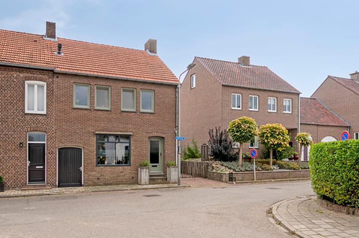 Eengezinswoning, hoekwoning Daalstraat 38 in Elsloo