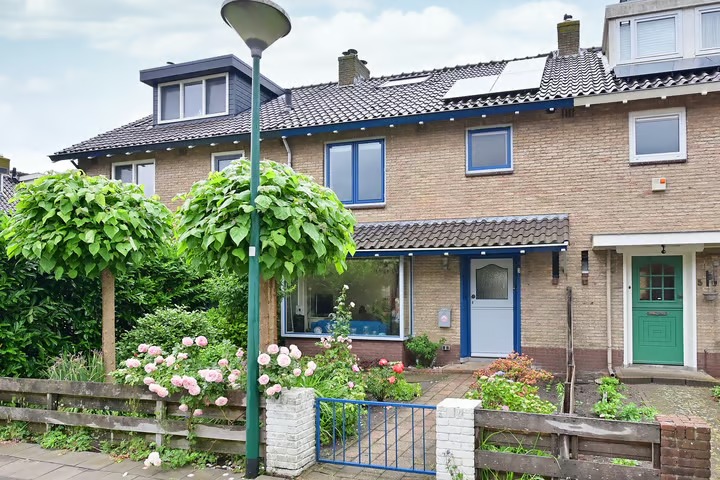 Tussenwoning van Mierislaan 3 in Loosdrecht