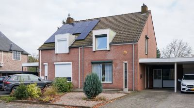 Eengezinswoning, geschakelde 2-onder-1-kapwoning Bernadettelaan 5 in Landgraaf