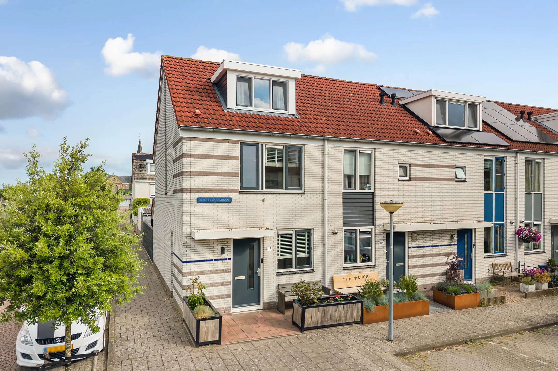 Hoekwoning (hofjeswoning) Franciscanenstraat 115 in Assendelft