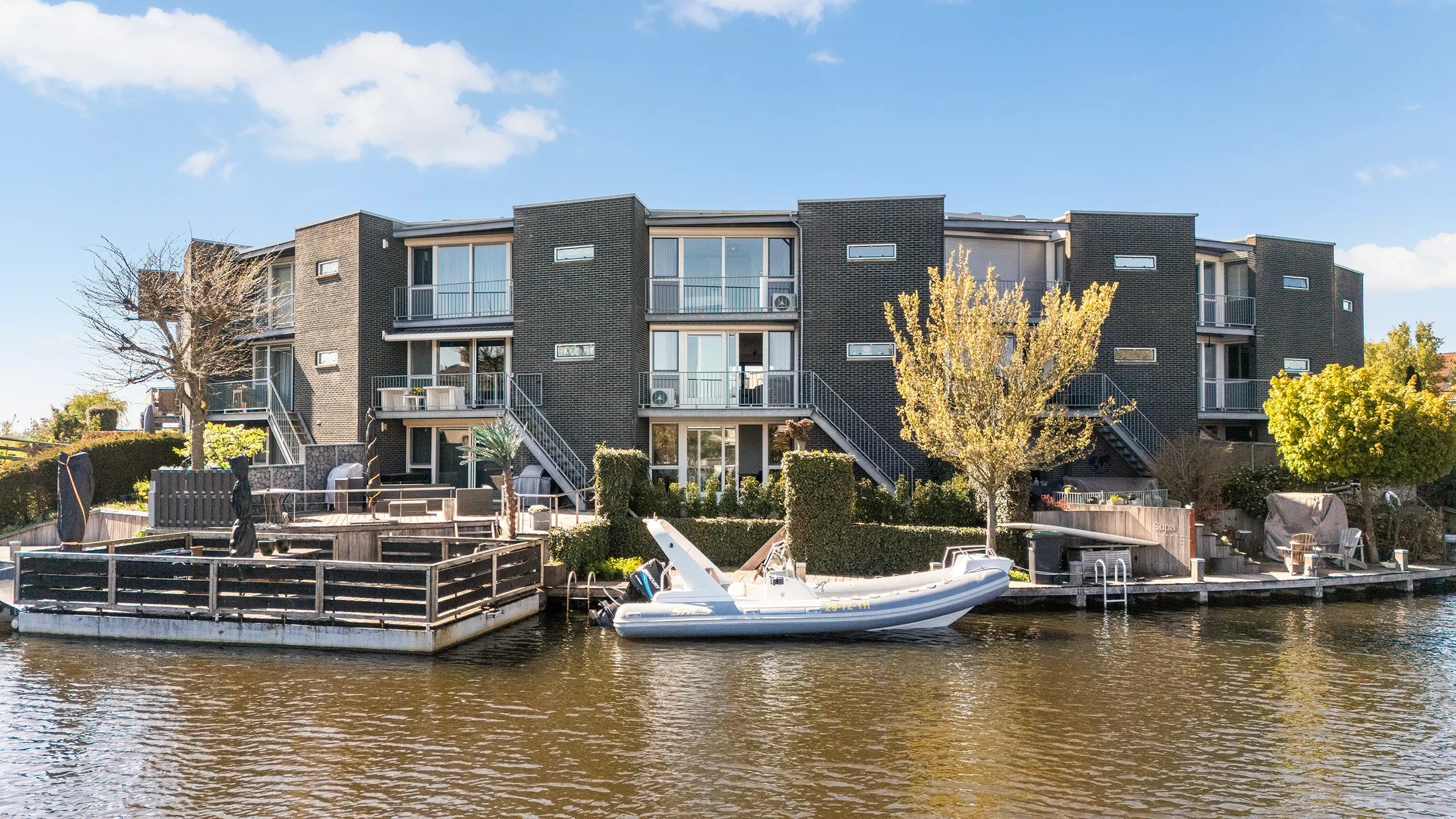 Tussenwoning (drive-in woning) Otterbeek 83 in Zwartsluis
