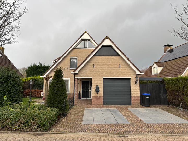 Villa, vrijstaande woning Anna de Renessestraat 3 in Heemskerk