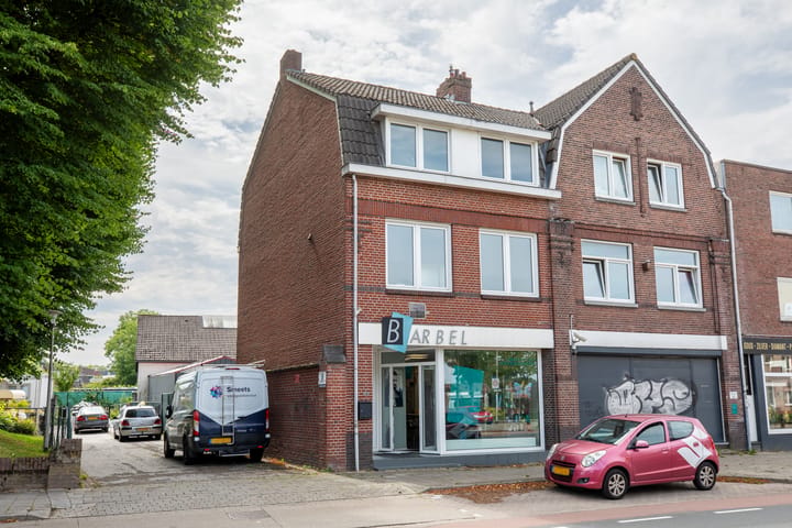 Herenhuis, 2-onder-1-kapwoning Heerlerbaan 162 in Heerlen