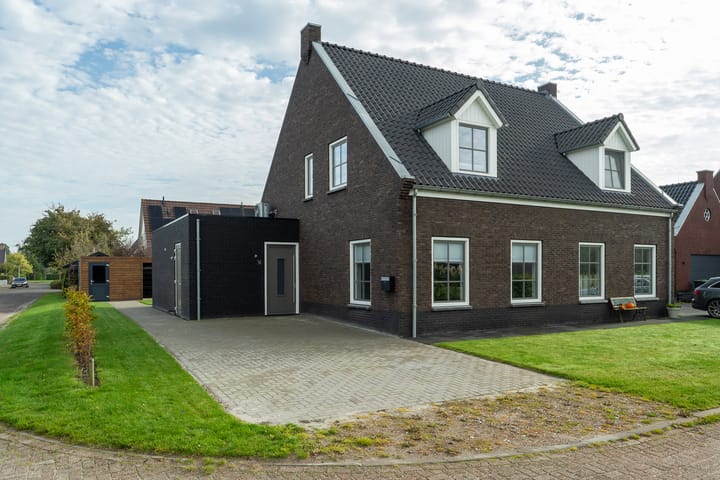 2-onder-1-kapwoning Westerloane 14 in Broeksterwâld