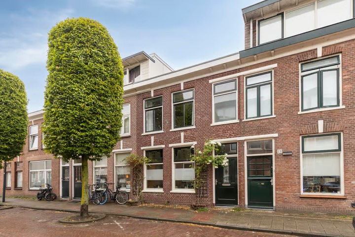 Tussenwoning Adriaan Loosjesstraat 69 in Haarlem