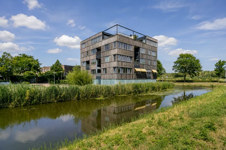 Portiekflat L. Springerstraat 242 in Velserbroek