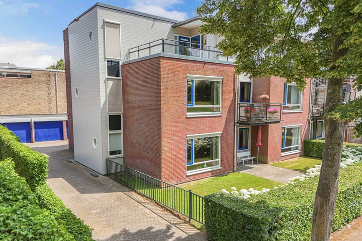 Benedenwoning Trompstraat 6 a in Huizen