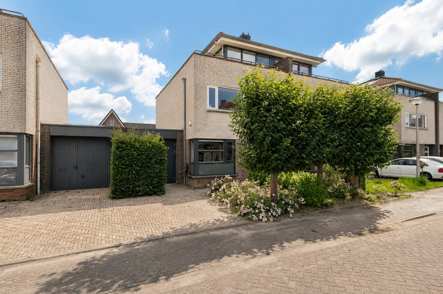 2-onder-1-kapwoning W.J. van der Hooftstraat 33 in Meteren