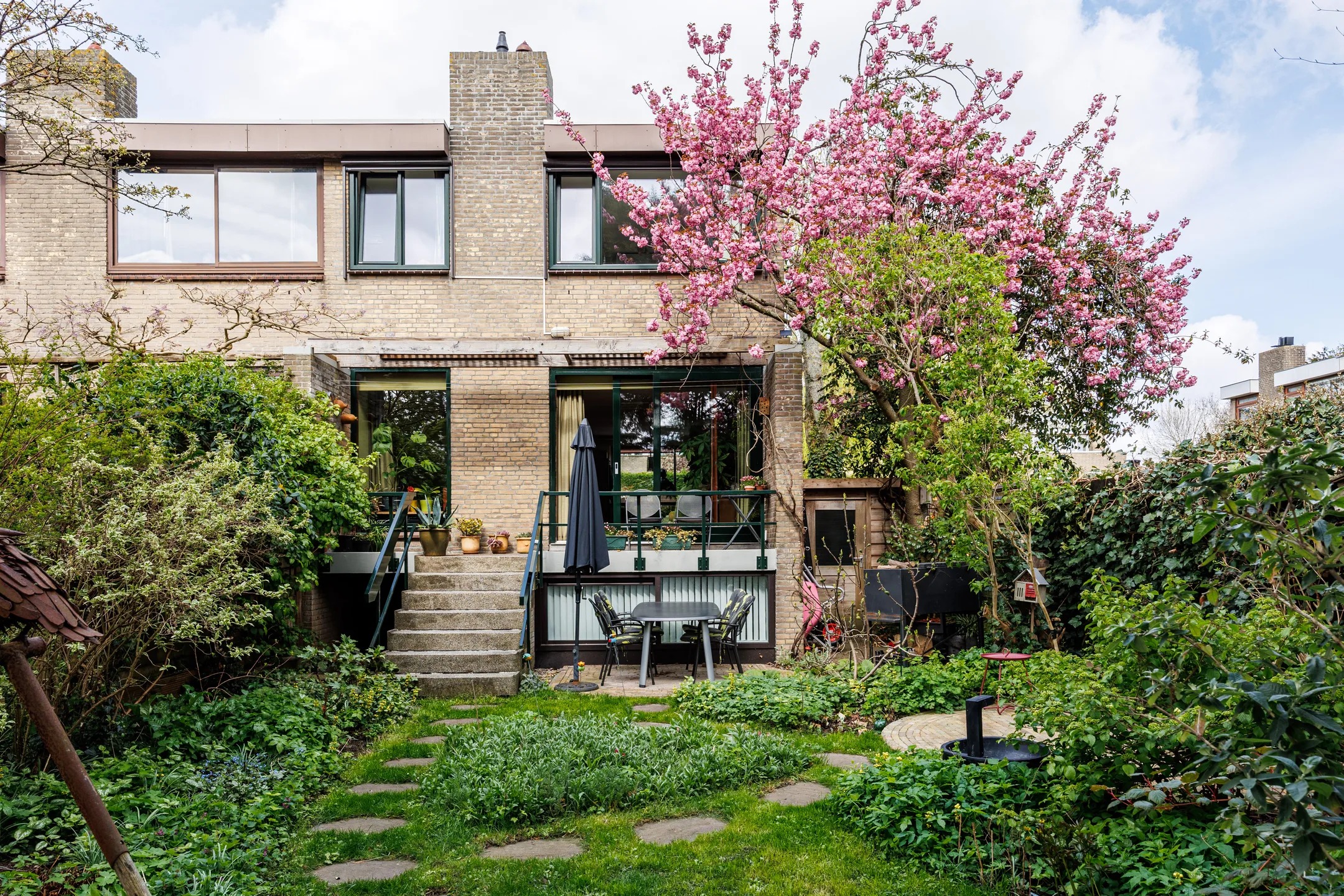 Hoekwoning (drive-in woning) Florence Nightingalelaan 16 in Delft
