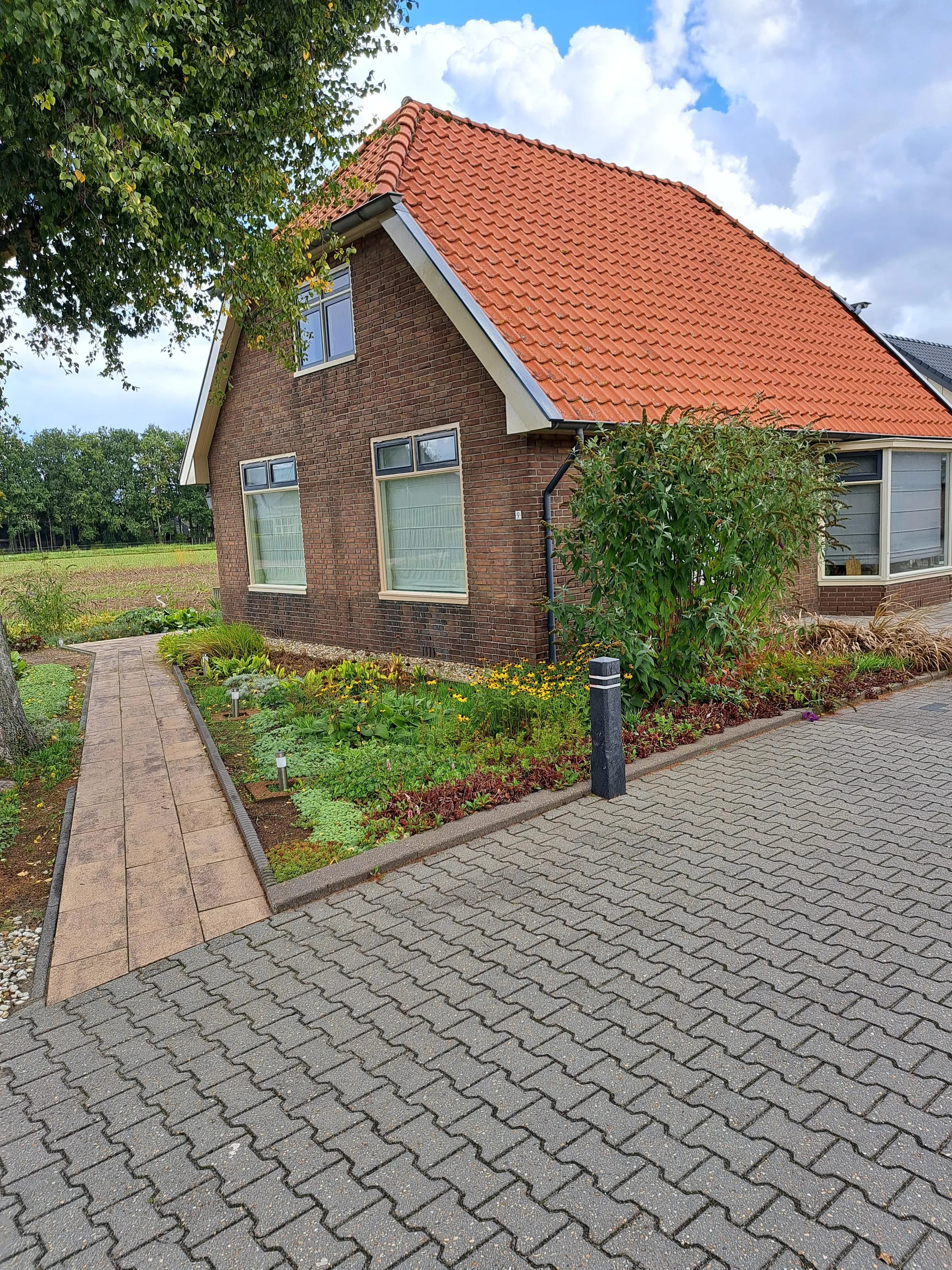 Halfvrijstaande woning (bedrijfs- of dienstwoning) Oude Dijk 9 in Oldebroek
