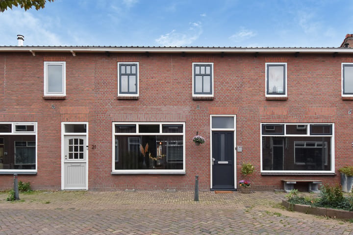 Eengezinswoning, tussenwoning van Brachtstraat 23 in Pijnacker