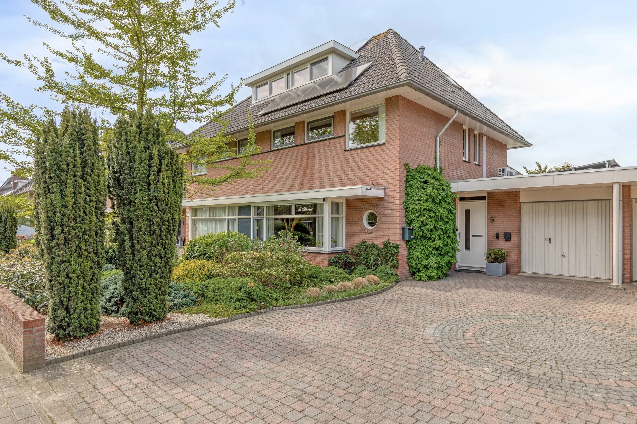 Geschakelde 2-onder-1-kapwoning Dierdonklaan 69 in Helmond