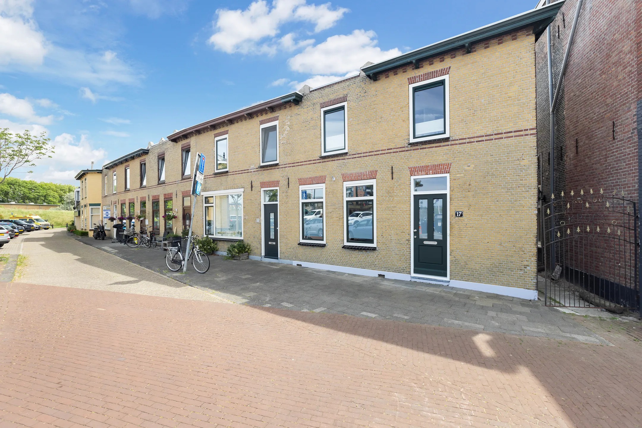 Hoekwoning Burg. De Jonghkade 17 in Maassluis