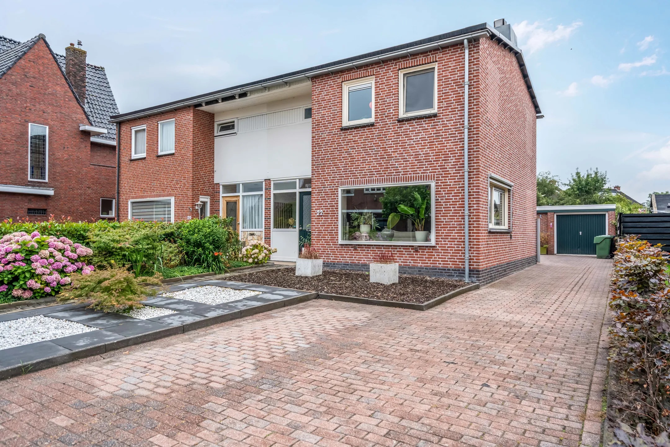 2-onder-1-kapwoning Cornelis Houtmanstraat 22 in Delfzijl