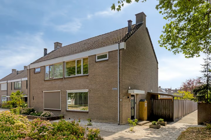 Hoekwoning Meeuwenweg 1 in Goes