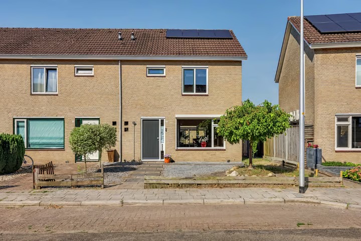 Hoekwoning Brucknerstraat 25 in Almelo
