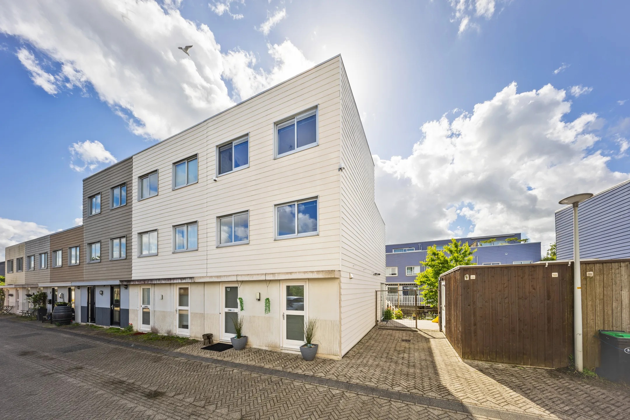 Hoekwoning Van Duijnwater 12 in Den Haag