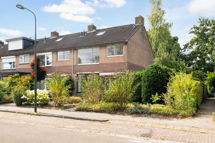 Hoekwoning Vermeerlaan 21 in Scherpenzeel