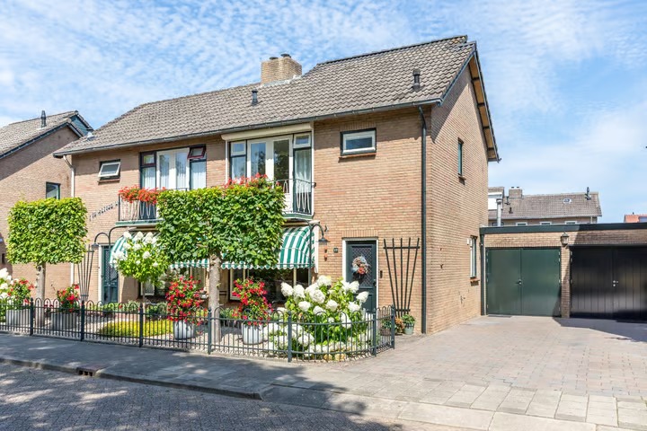 2-onder-1-kapwoning Mesdagstraat 17 in Kesteren