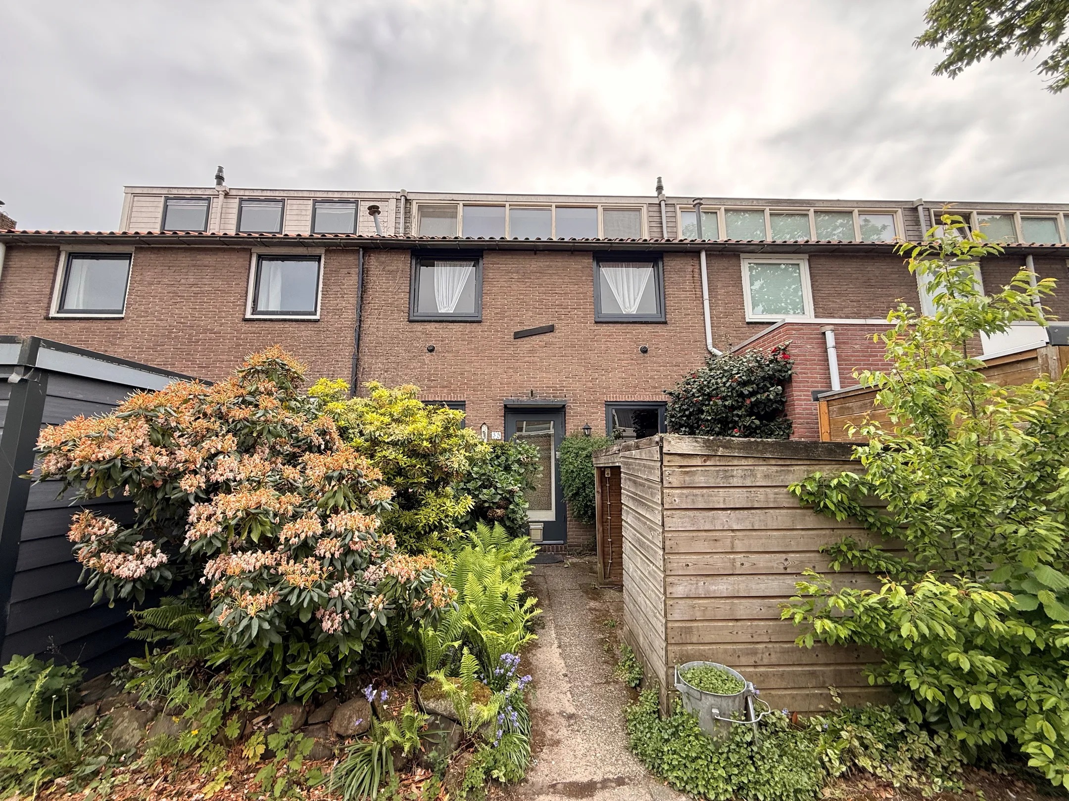 Tussenwoning van der Helstpark 35 in Muiderberg