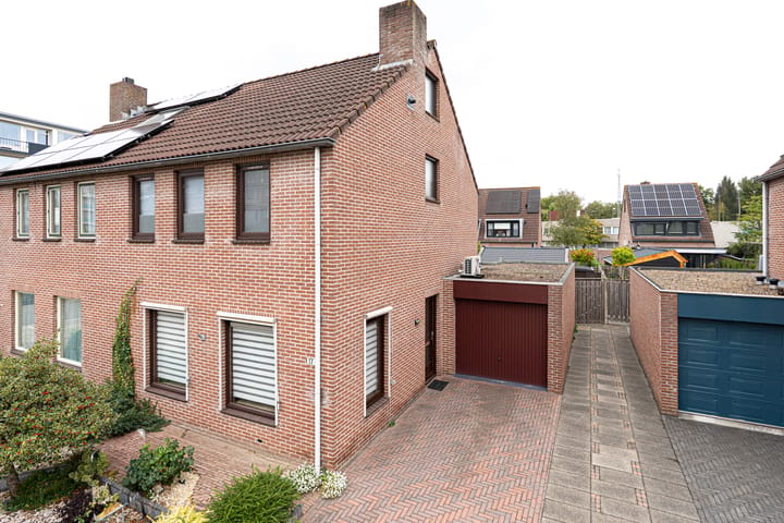 Eengezinswoning, 2-onder-1-kapwoning Pauwenhof 17 in Goes