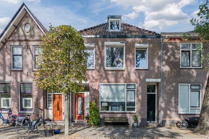 Herenhuis, tussenwoning Voorstraat 154 in Katwijk