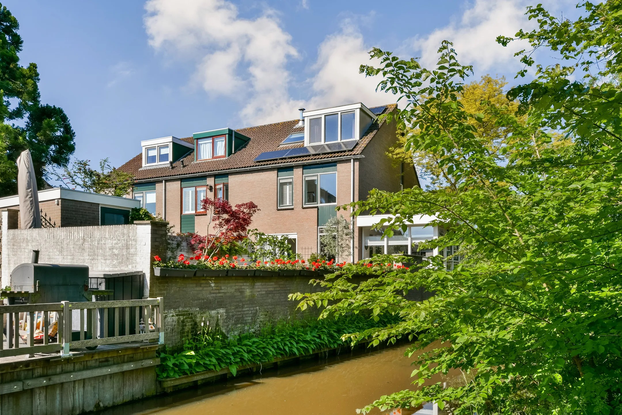 Hoekwoning Harpoenier 70 in Landsmeer