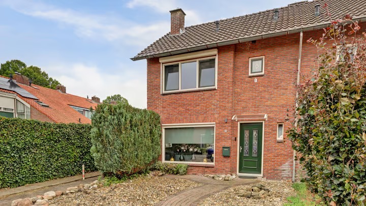 Hoekwoning Willem van Konijnenburgstraat 55 in Almelo