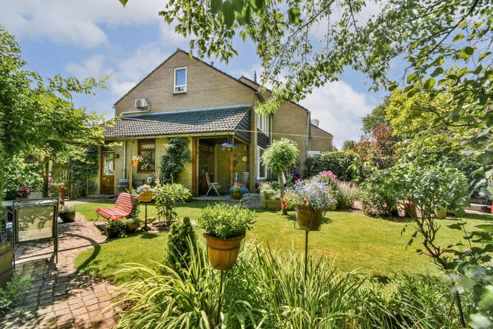 Hoekwoning Prunuslaan 2 in Gouda