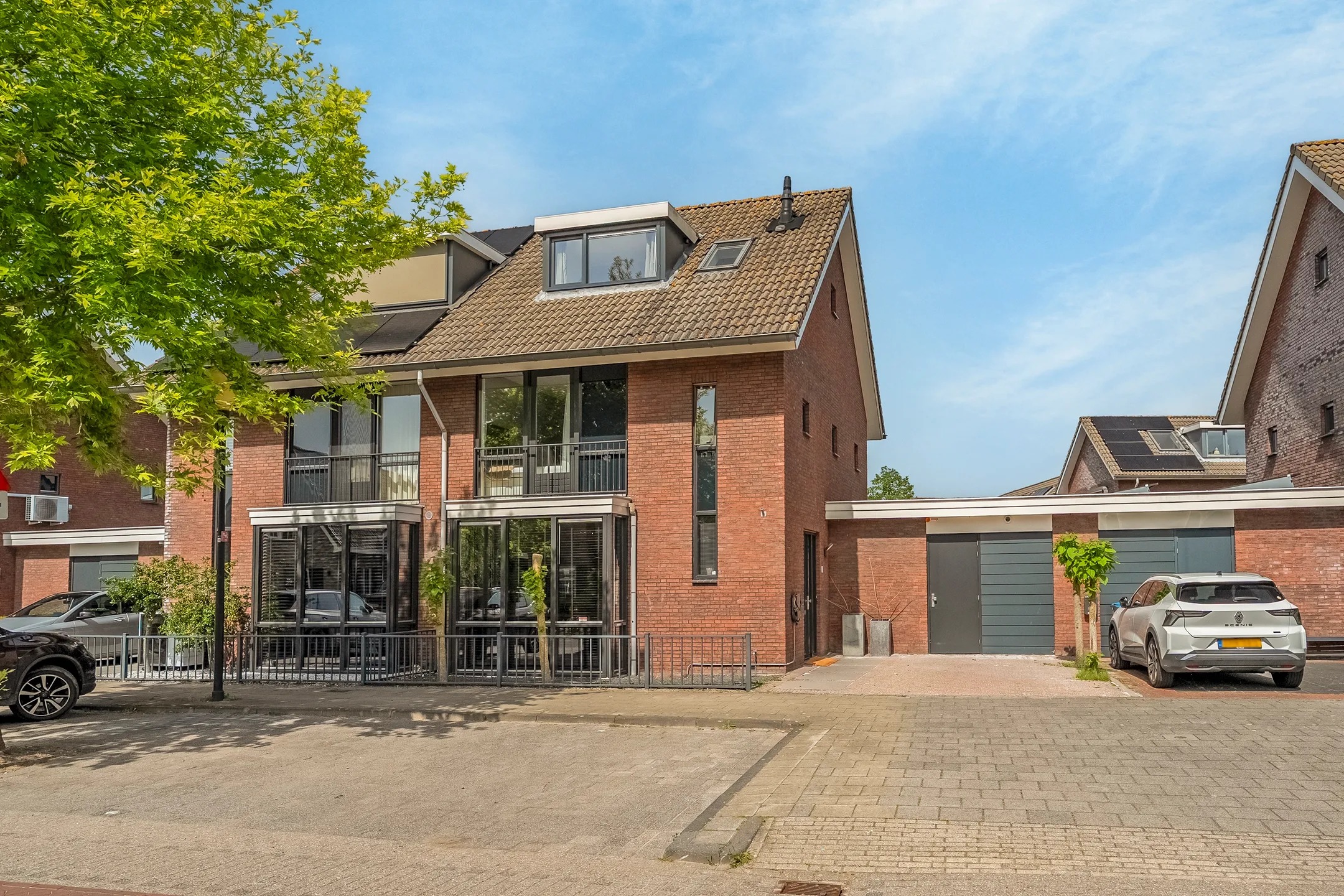 2-onder-1-kapwoning Vrijenburglaan 71 in Barendrecht