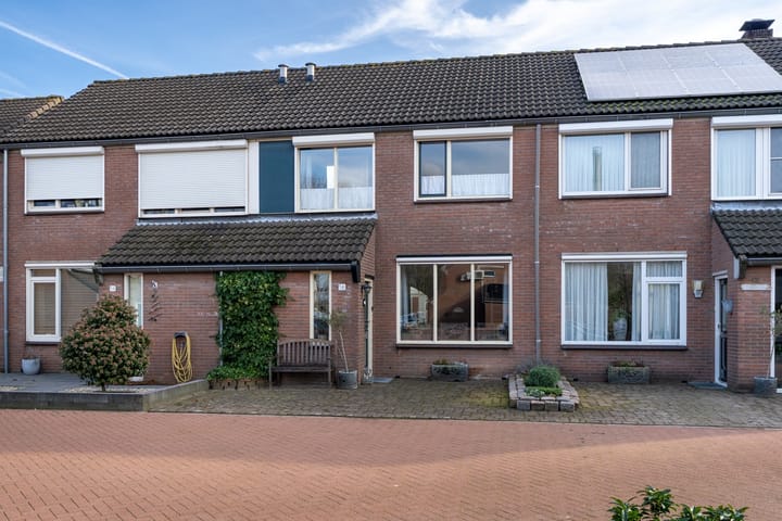 Tussenwoning Mr. Simon Buijsstraat 16 in Geertruidenberg