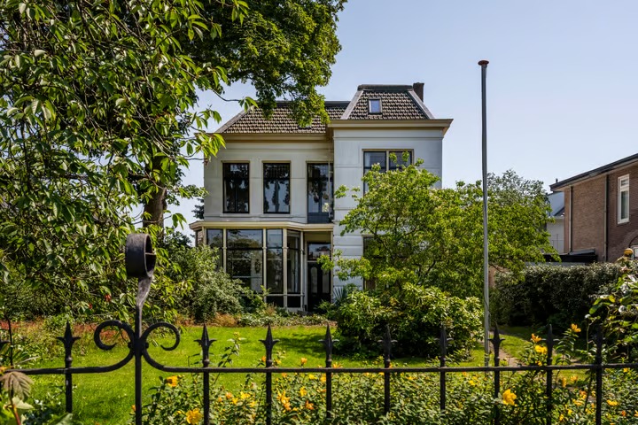 Vrijstaande woning Herenstraat 105 in Bussum