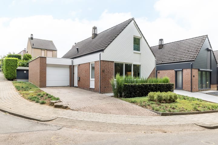 Eengezinswoning, geschakelde woning Hekerbeekweg 22 in Valkenburg