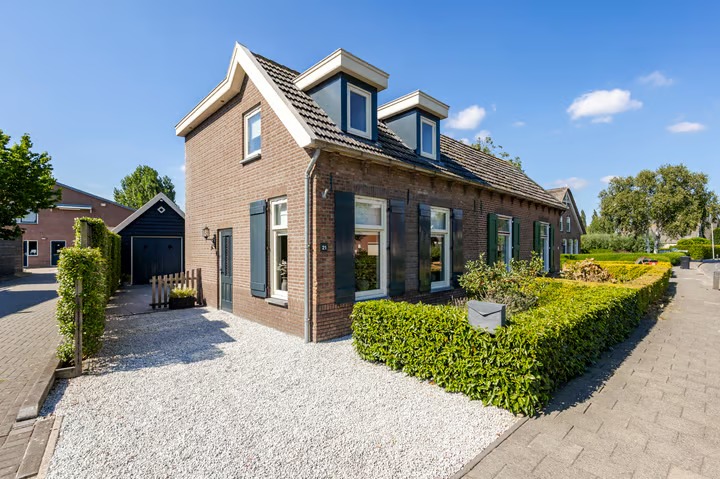 2-onder-1-kapwoning Leerbroekseweg 21 in Leerbroek