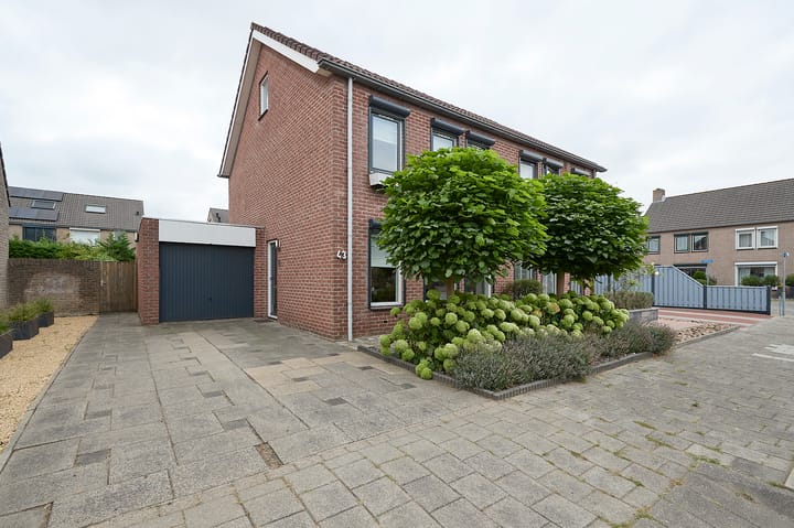 Eengezinswoning, 2-onder-1-kapwoning Jan van Eyckstraat 43 Axel