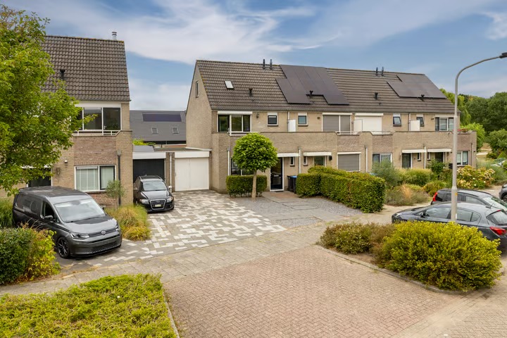 Hoekwoning Die Haghe 8 in Kerk-Avezaath